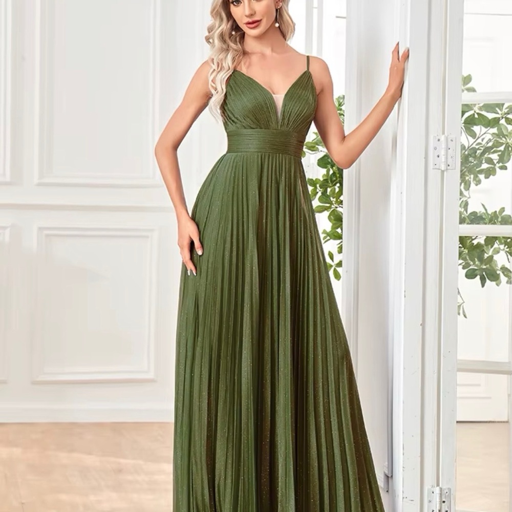 Elegant Olive Green Maxi Dress with V-Neck and Spaghetti Straps